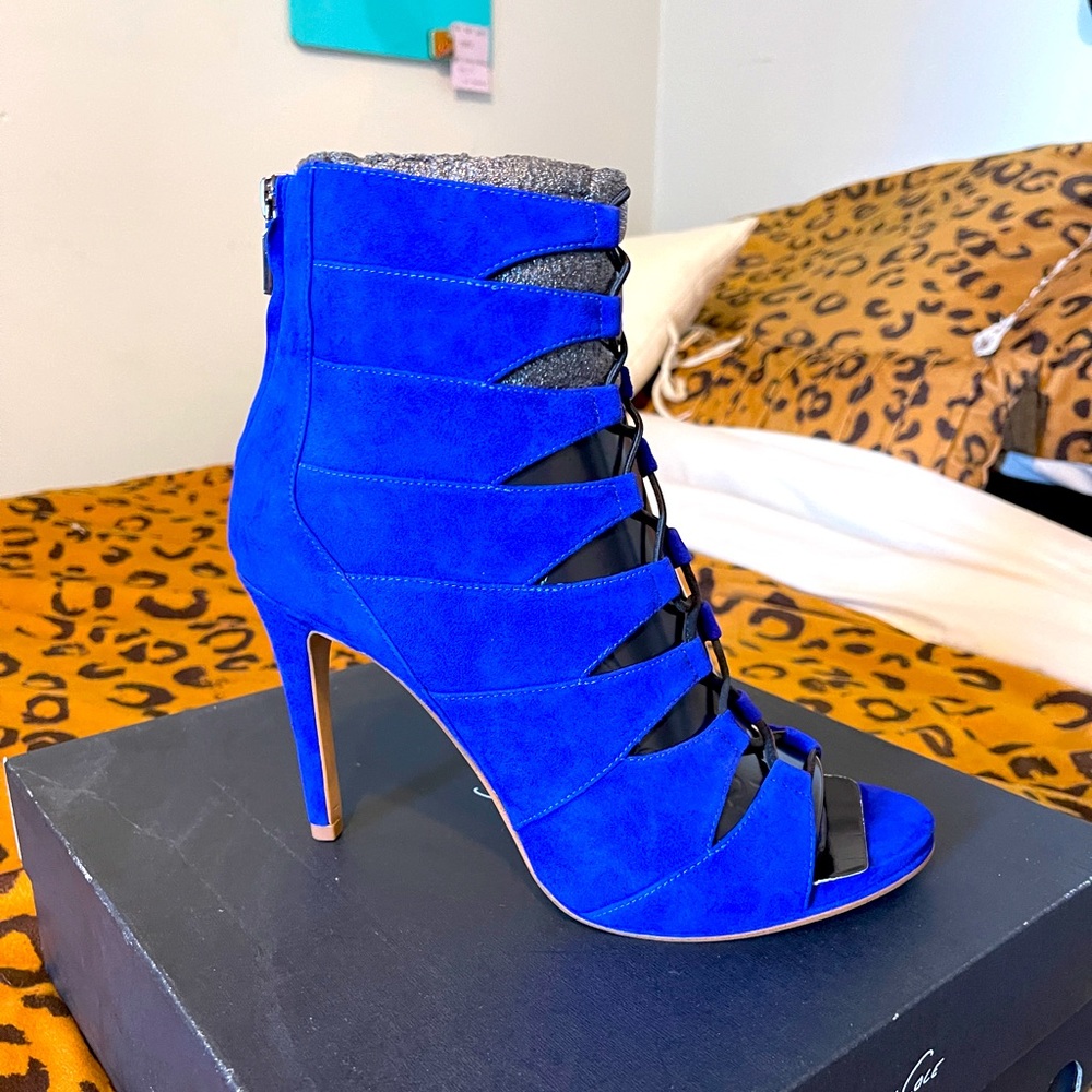Kenneth Cole Barlow Cutout Heels